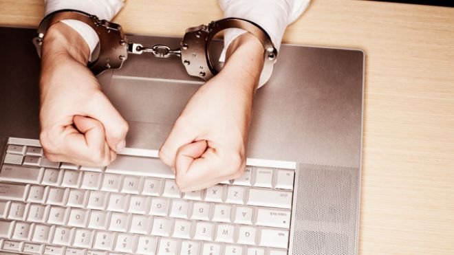 computer_handcuffs